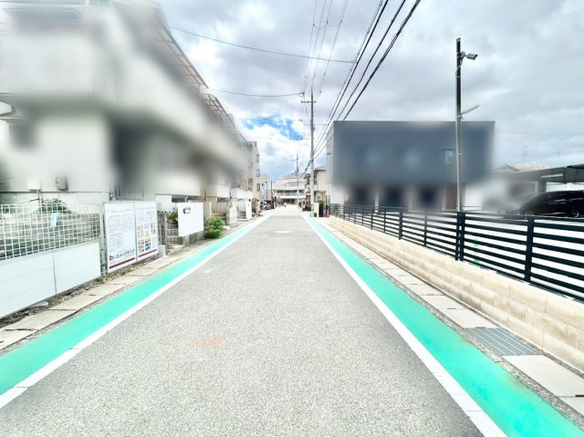 新築戸建　伊丹市野間1丁目の前面道路含む現地写真