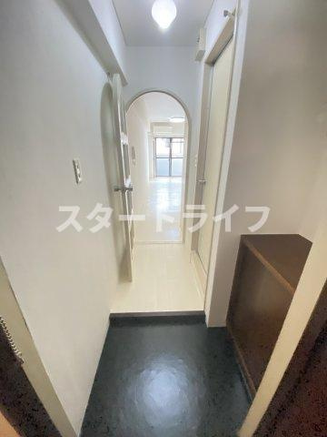 大阪市淀川区西中島５丁目の賃貸マンションの玄関
