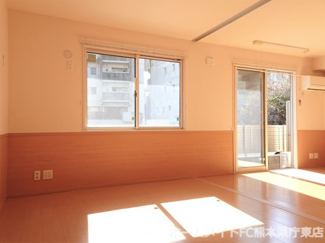 熊本市中央区国府１丁目のアパートの洋室