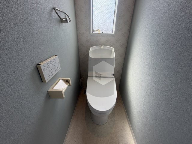横沼町1丁目戸建貸家のトイレ