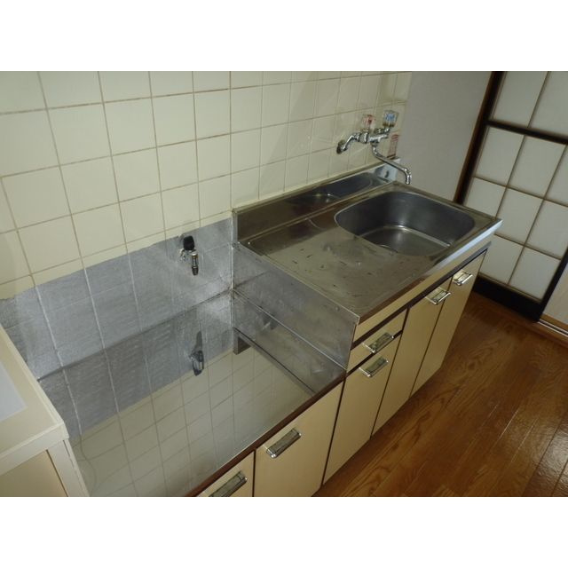 綾瀬市蓼川２丁目のアパートのキッチン