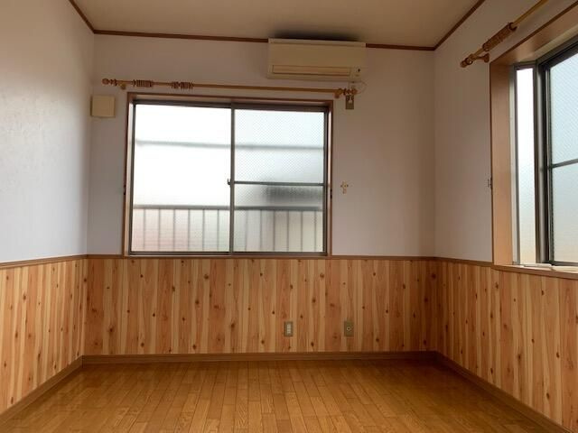 ルミエール宮寺の居間・リビング