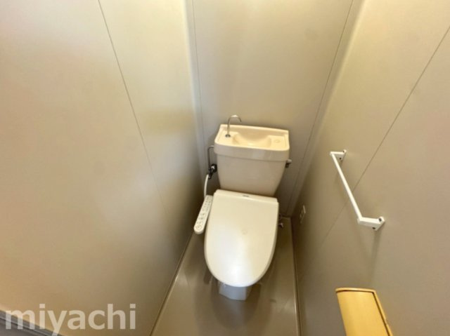 徳島市住吉３丁目の賃貸マンションのトイレ