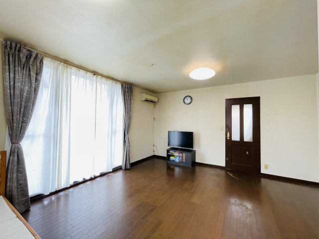 日の出町平井　中古戸建の居間・リビング|リビングダイニング