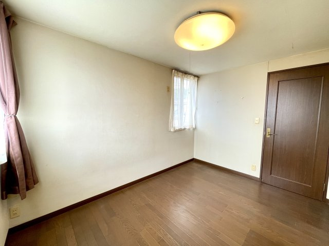 日の出町平井　中古戸建の洋室|2階洋室