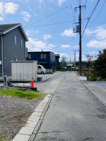 日の出町平井　中古戸建の前面道路含む現地写真|前面道路(画像補正済み)