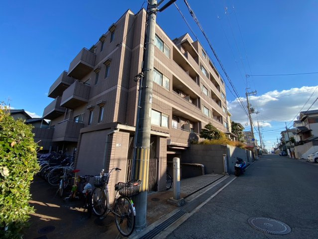 コアプラス南桜塚の外観