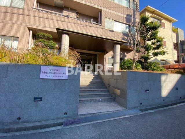 コアプラス南桜塚のエントランス