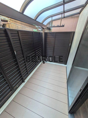 【バルコニー】 | 布袋屋町496-5貸家  | 暖かな日差しのふりそそぐバルコニー