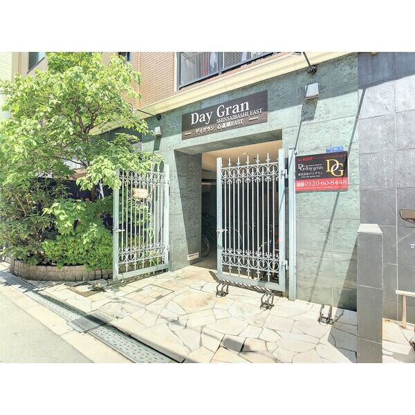 デイグラン心斎橋EASTのエントランス