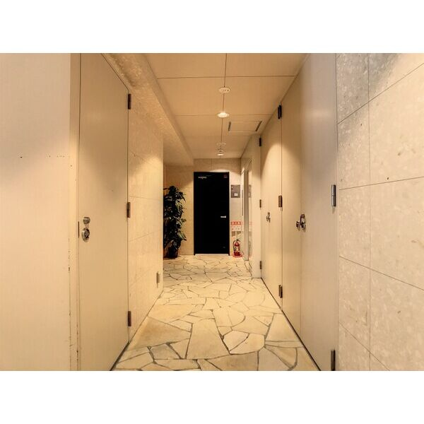 デイグラン心斎橋EASTのロビー