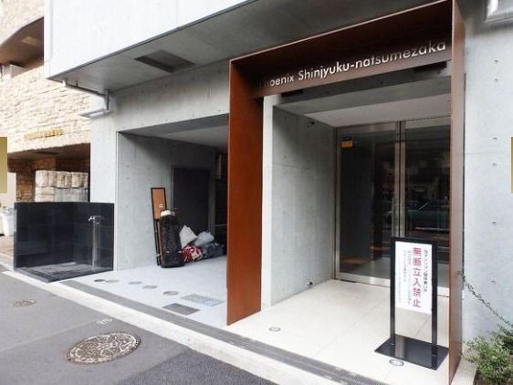 ZOOM新宿夏目坂EASTのエントランス