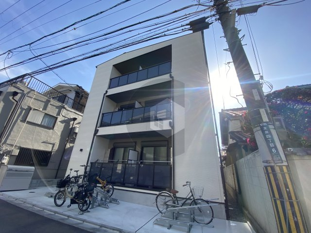 AND TERRACE TOMOIの外観