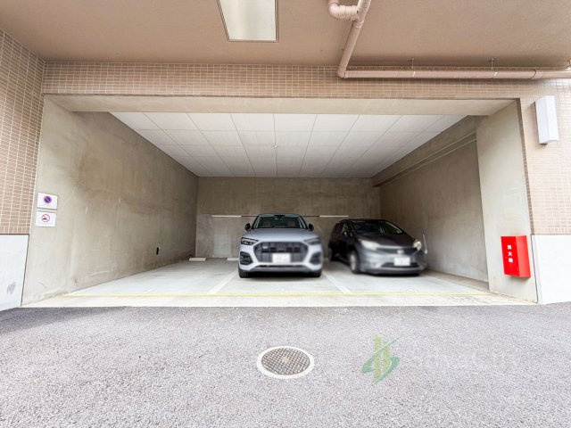 ラポール砧公園の駐車場