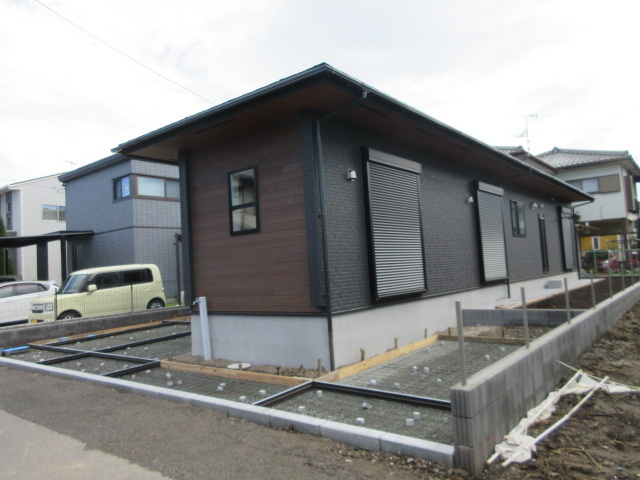【仲介手数料無料】新築戸建　深谷市西島61-6（全1棟）大型平屋住宅の前面道路含む現地写真
