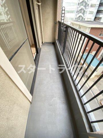 大阪市淀川区西中島３丁目の賃貸マンションのバルコニー