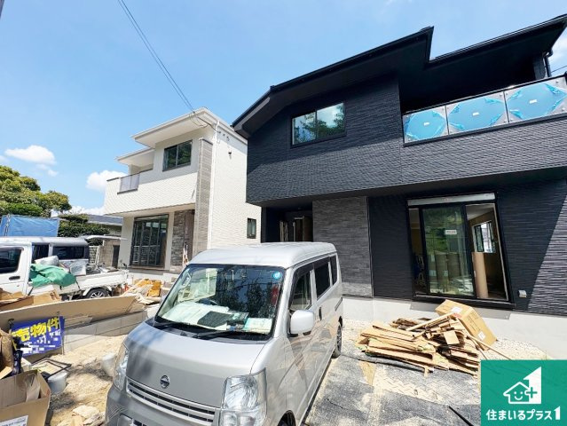 ■枚方市香里ケ丘８丁目　第８期　新築一戸建ての外観|周辺は落ち着いた街並みの住宅地！子育てがしやすい住環境です！まだ未完成ですが、現地でしかわからない事もございます。是非一度ご覧ください。