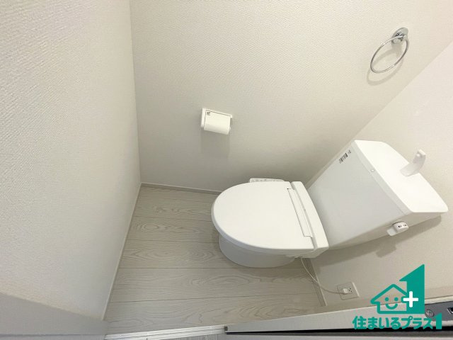 ■枚方市香里ケ丘8丁目　第8期　新築一戸建てのトイレ|1・2階の2ヶ所にあるので、朝の忙しい時間の順番待ちもなく、深夜の利用にも大変便利です。