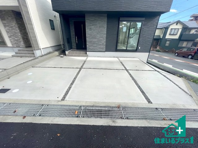 ■枚方市香里ケ丘8丁目　第8期　新築一戸建ての駐車場|駐車スペース！散水栓があるので、こまめに愛車を洗えます！