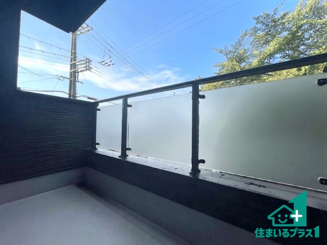 ■枚方市香里ケ丘8丁目　第8期　新築一戸建てのバルコニー|日当たりのよいバルコニー！お部屋が開放的に！