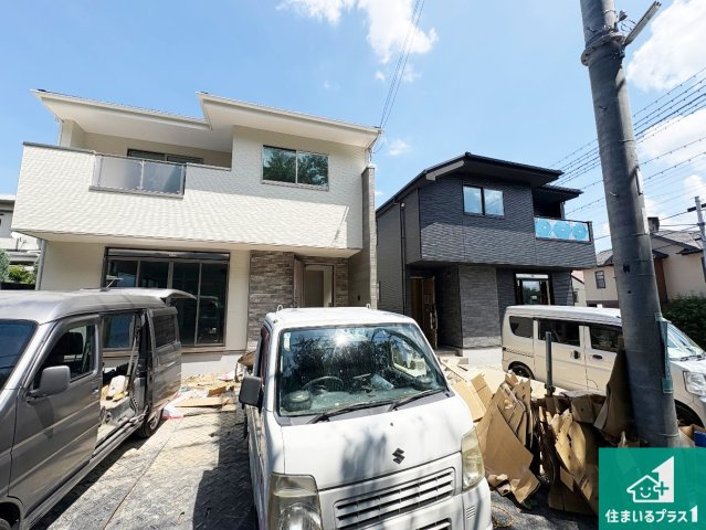 ■枚方市香里ケ丘８丁目　第８期　新築一戸建ての外観|周辺は落ち着いた街並みの住宅地！子育てがしやすい住環境です！まだ未完成ですが、現地でしかわからない事もございます。是非一度ご覧ください。
