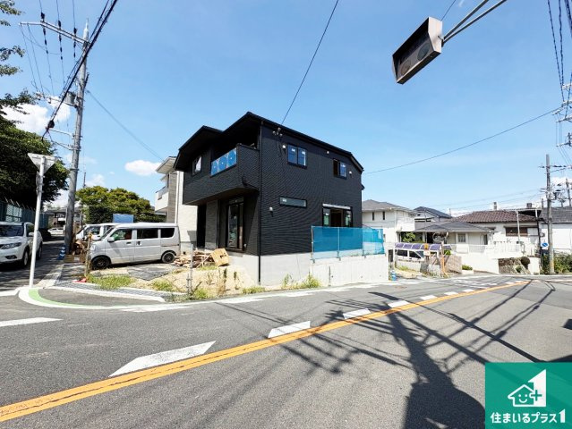 ■枚方市香里ケ丘8丁目　第8期　新築一戸建ての外観|周辺は落ち着いた街並みの住宅地！子育てがしやすい住環境です！まだ未完成ですが、現地でしかわからない事もございます。是非一度ご覧ください。