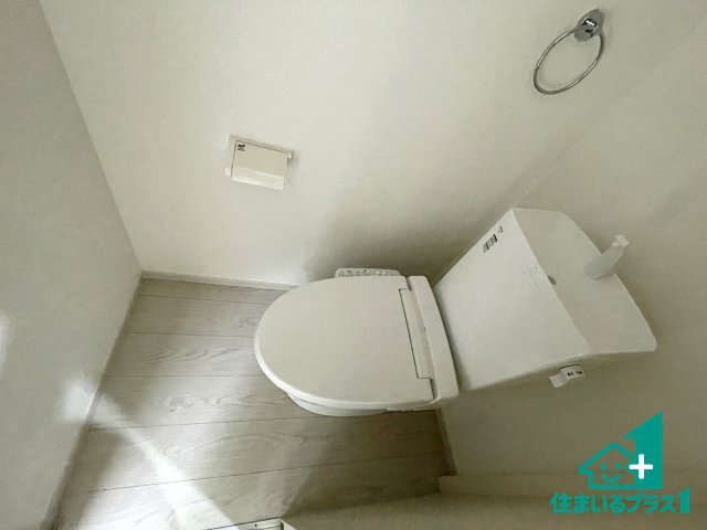 ■枚方市香里ケ丘8丁目　第8期　新築一戸建てのトイレ|1・2階の2ヶ所にあるので、朝の忙しい時間の順番待ちもなく、深夜の利用にも大変便利です。
