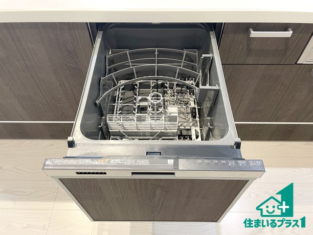 ■枚方市香里ケ丘8丁目　第8期　新築一戸建ての設備|食事後の一仕事、食器洗いをボタン一つでお任せできちゃいます！場所を取らないビルトイン式なので、お料理スペースもしっかり確保！