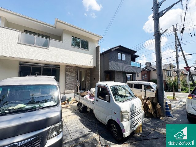 枚方市香里ケ丘8丁目　第8期　新築一戸建ての外観|周辺は落ち着いた街並みの住宅地！子育てがしやすい住環境です！まだ未完成ですが、現地でしかわからない事もございます。是非一度ご覧ください。