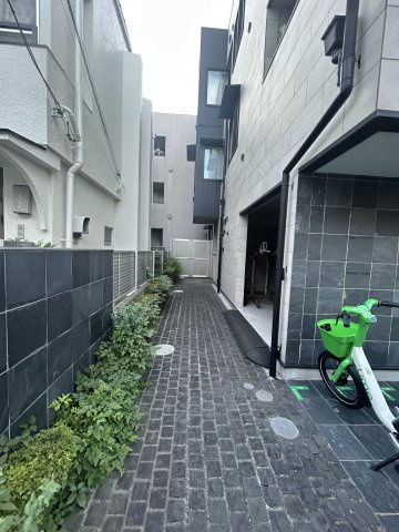 港区白金台３丁目の店舗事務所のエントランス
