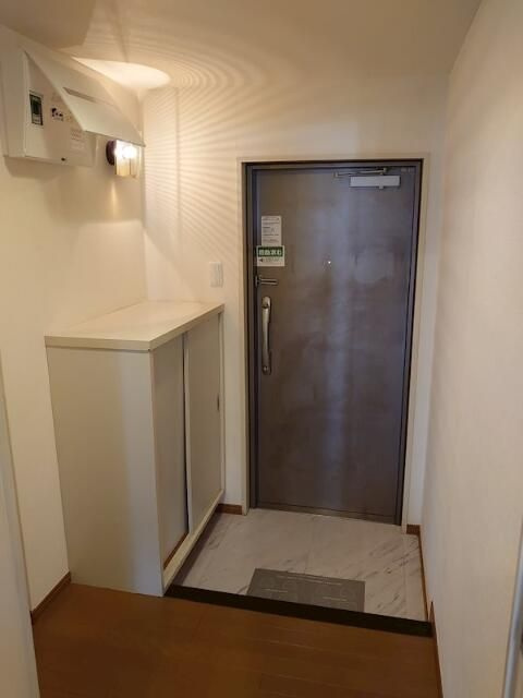 三田ナショナルコートの玄関