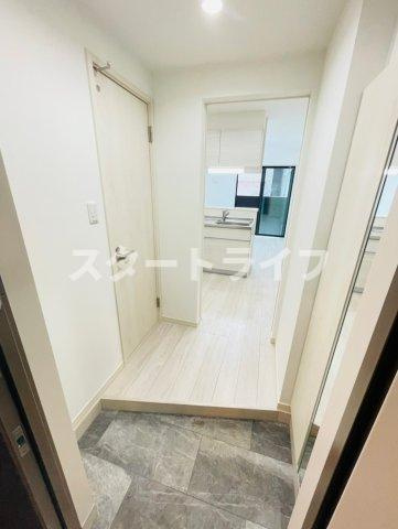 大阪市淀川区東三国１丁目のアパートの玄関