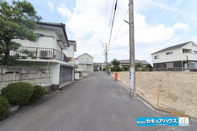 【同施工物件ご案内可能】日進市梅森町新田　全2棟の前面道路含む現地写真|事前予約にて現地ご見学いただけます！お気軽にお問い合わせください♪
■株式会社　セキュアハウス■
住宅ローンに強く、知識、経験豊富なスタッフ在籍
お客様に寄り添い、ご成約後もサポート致します。　　　　