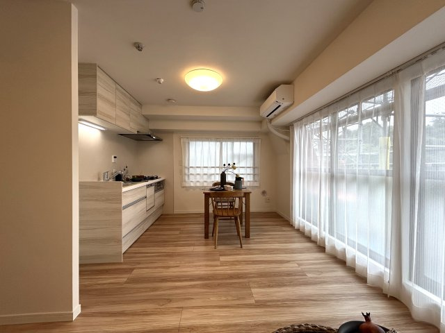 最上階・角部屋・3駅利用可◎しかも平坦◎駅が近いということは、スーパーも近い◎なんなら事務所利用もできて可能性広がるリノベマンション☆【リノベ／ライオンズマンション天王町第参】の居間・リビング|こちらのリビングで趣味の時間をお楽しみください