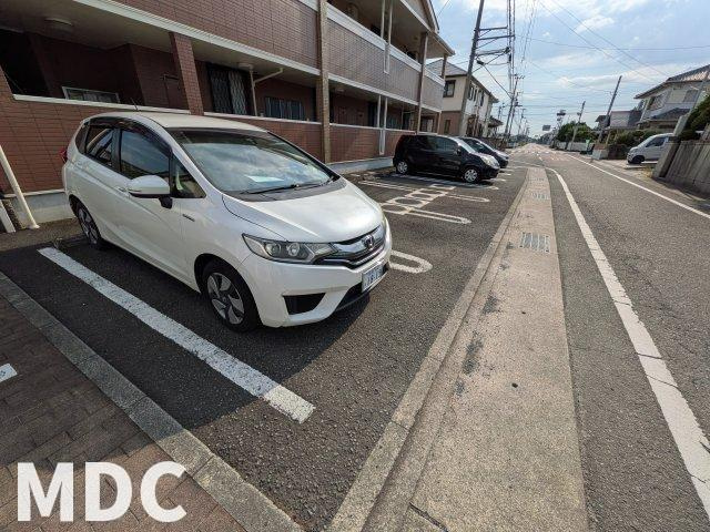 ヴィラージュ・コートの駐車場