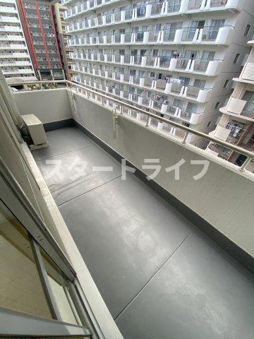 大阪市淀川区西宮原２丁目の賃貸マンションのバルコニー