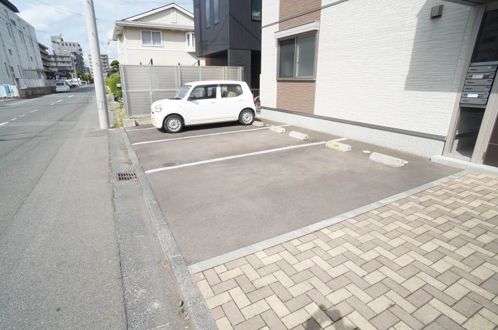 シャローム志家町の駐車場