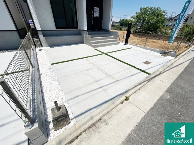 岸和田市八幡町　新築一戸建ての駐車場|駐車スペース！散水栓があるので、こまめに愛車を洗えます！