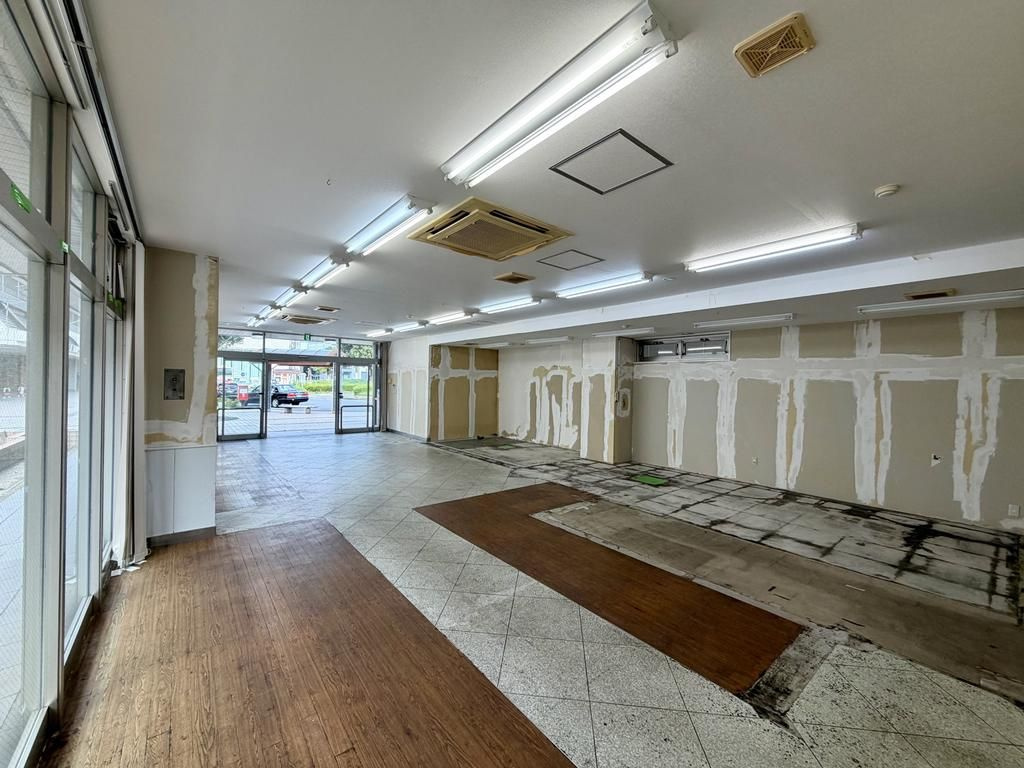 茂原市町保の店舗事務所の内装