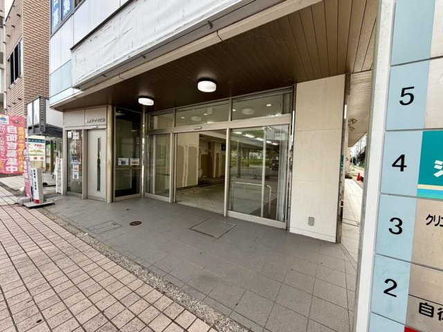 茂原市町保の店舗事務所のエントランス