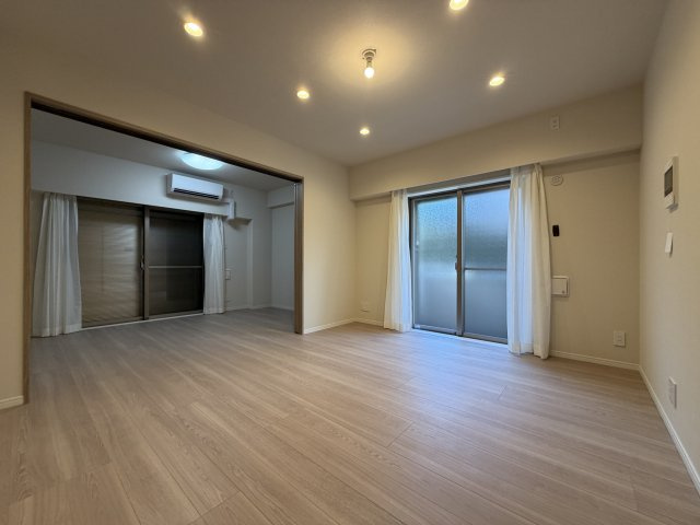 杉並区高円寺北２丁目の中古マンションの居間・リビング|（約11.2帖）