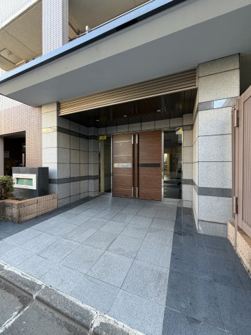 杉並区高円寺北２丁目の中古マンションのエントランス