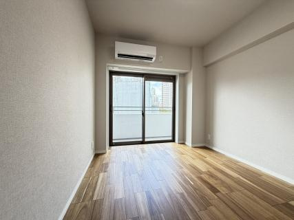 ルネ門前仲町の洋室|ルネ門前仲町：約５．８帖の洋室からもワイドバルコニーへ出ることが可能です！（洋室１）