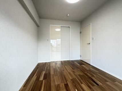 ルネ門前仲町の洋室|ルネ門前仲町：約５．８帖の洋室にはウォークインクローゼットが付いております！（洋室１）