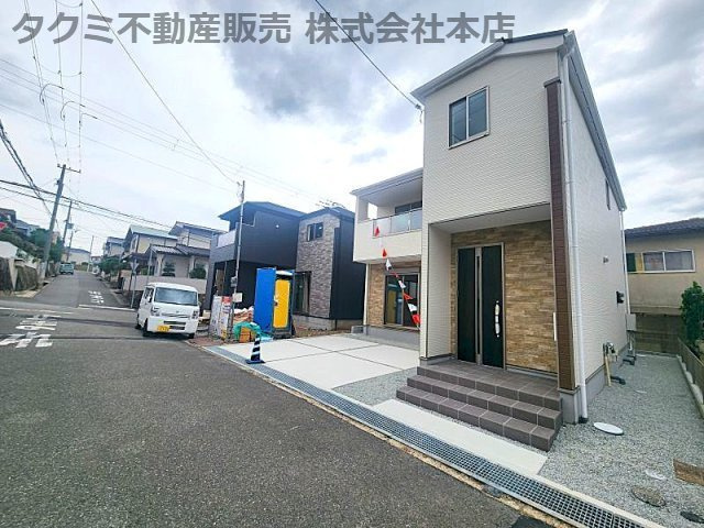 神戸市垂水区美山台１号棟　新築戸建て　の前面道路含む現地写真