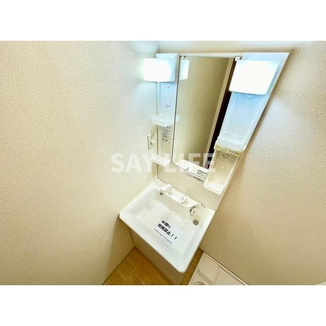 アンプルールフェール六反の洗面所