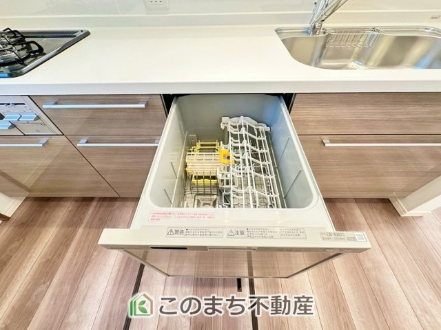 ワイウッドコート宇都宮市江曽島町第1期のキッチン|同社施工物件の写真です。※建具やフローリング、その他仕様が違う場合がございます。
