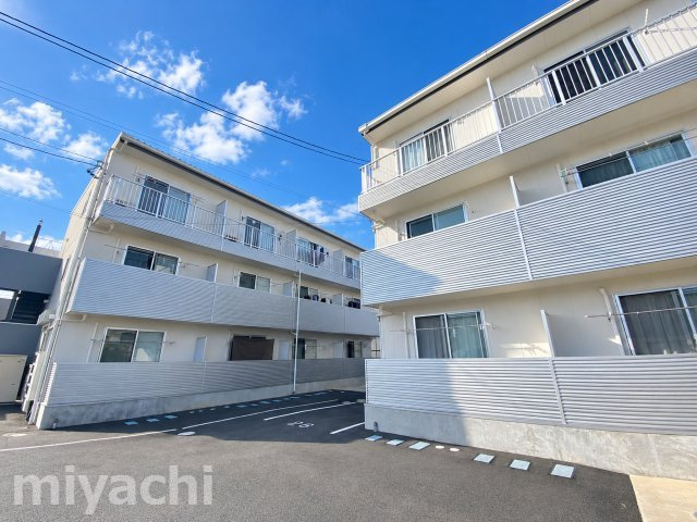 ピース・スクエア八万Ⅱ B