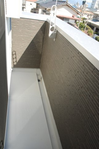 【バルコニー】 | クレオ箱崎六番館 | お洗濯物を干すのに十分なスペースを確保したバルコニーです。