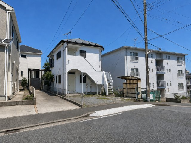 【前面道路含む現地写真】 | ◆鶴見区獅子ヶ谷1丁目　建築条件なし売地◆ | ◆前面道路も幅員があり車の運転も安心！前面道路は閑静な住宅地。車通りの少ない道路です。お子様にも安心です。